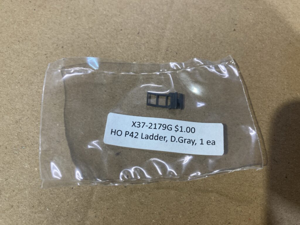 KATO X37-2179G HO P42 Ladder D.Gray